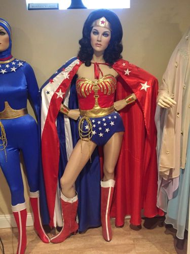 LIFESIZE Wonder Mannequin in Costume Woman Lynda Carter 5&#039;11&#034;