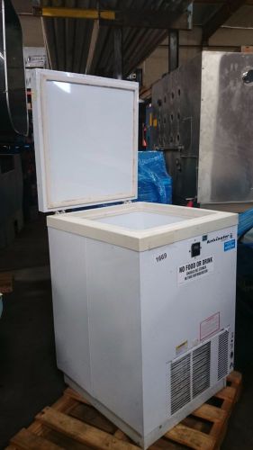 Kelvinator Scientific Lab freezer Ultra Low 40 Below Zero Small Chest reach in