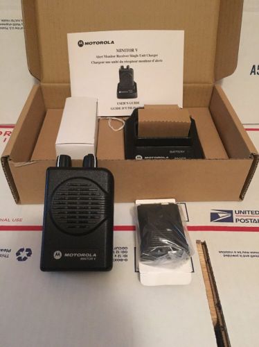 MOTOROLA VHF MINITOR V * SV / 2 CH * 151-158 MHz * NEW BATTERY AND NEW CHARGER 5
