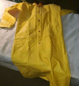 (4) New Edmont Wet Wear #65-552 Coat Size Small  Reinforced for Extra Strength