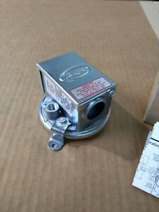 Dwyer Model 1910-00 Pressure Switch - 1900 series NOS