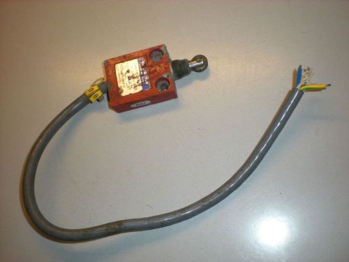 Microswitch Cat. No. 924CE31Y20 Normally Closed Roller Limit Switch - Tests OK