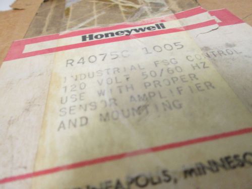 HONEYWELL R4075C-1005 CONTROLLER FLAME SAFEGUARD *NEW IN A BOX*