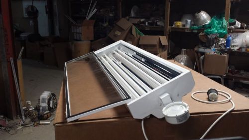 Used  4 lamp t5 food service  fixture fluorescent warehouse high bay light for sale
