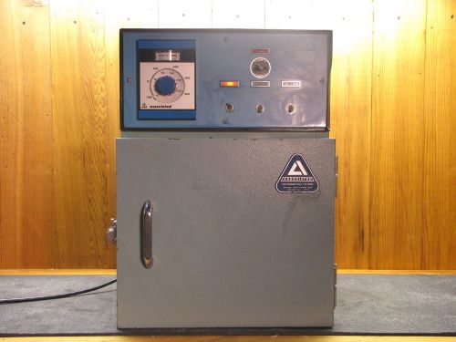 Associated Environmental Systems Env. Chamber Model BK-1100