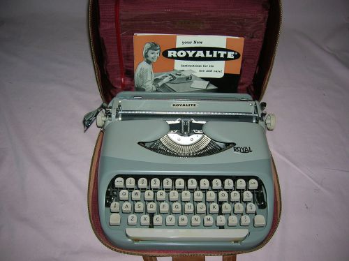 Vtg. Royal McBee Royalite Royal Portable Typewriter Netherlands Case Manual Grey