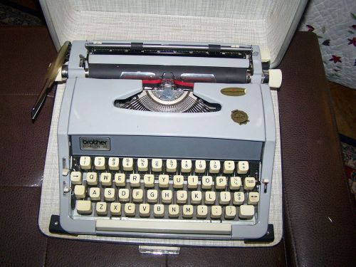 Brother Echelon 88 portable typewriter w/ case  10 cpi