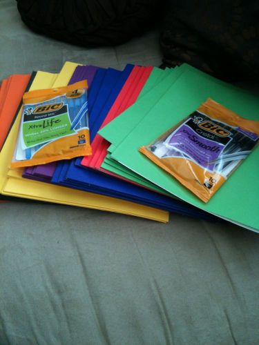 Staples 2-pocket Folder With Fastner, Lot Of 40 With 20 Pens