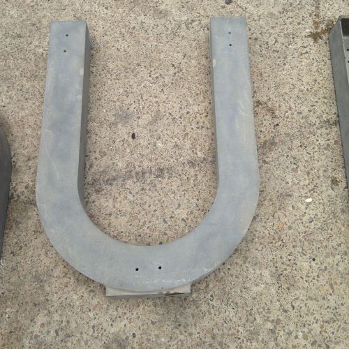 &#034; U &#034; Block Style Metal Letter 30 in L 22 in W Sign Statue Art Stamp unfinished
