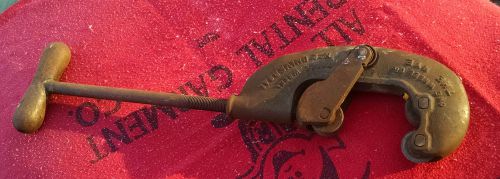 Vintage nye no 2 universal 3 wheel pipe cutter. 1/8 to 2” cap. large works for sale