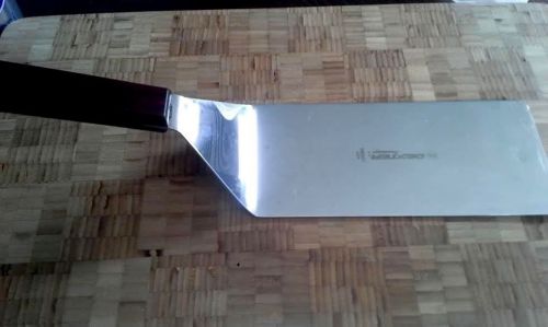 Steak Turner. Connoisseur with Rosewood Handle. 8 by 4 Inches
