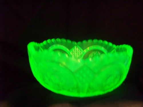 VASELINE URANIUM GLASS BERRY BOWL, MINT BOWL OR CANDY OR NUT  (( ID166599 ))
