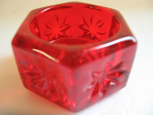 Ruby Red glass salt dip / cellar / celt hexagon star pattern art master royal nr