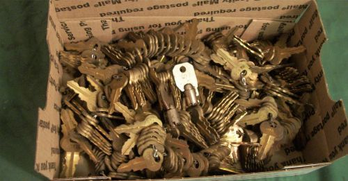 LOT of 400  VENDING MACHINE, CHICAGO Locksmith vintage