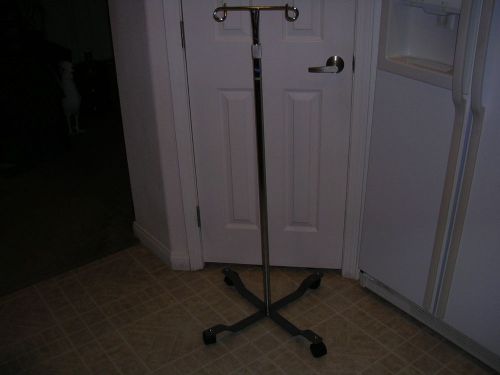 INVACARE ROLLING ADJUSTABLE IV POLE STAND-RISES UP TO 7 FT-CHROME--MINT