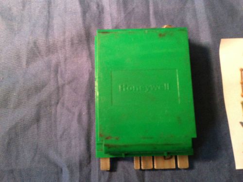 HONEYWELL R7247A 1005 1 4 SECOND RESPONSE FOR OIL / GAS HONEYWELL RELAY CONTROL