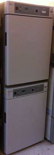 VWR Model 1565 B Double-Stacked CO2 Incubator