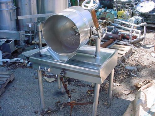 10 gallon GROEN steam jacketed tilt kettle with stainless steel table