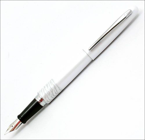 NEW Pilot Metropolitan Animal Fountain Pen, White Tiger, Fine Nib