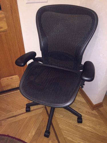 Herman Miller Aeron Chair Size B Medium Fully Adjustable Graphite Frame