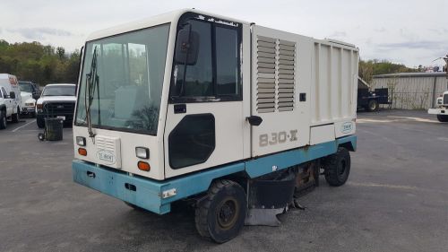 2001 TENNANT SENTINEL Brooms &amp; Sweepers