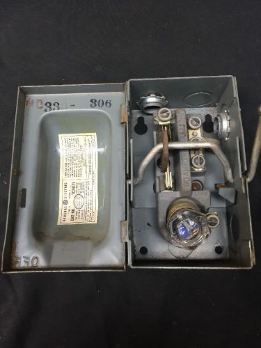 GE General Electric Single Fused 30 Amp Throw Switch Box TC24111 2 Pole 125 V