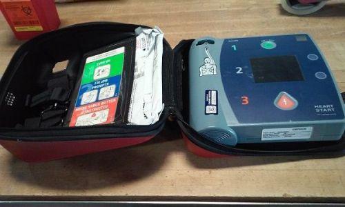 PHILIPS HEARTSTART FR2+ AED w/ BATTERY PADS ADULT DEFIBRILLATOR MEDICAL