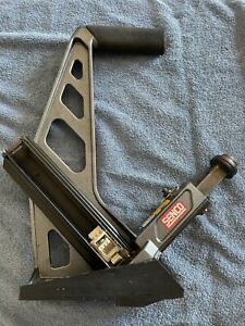 Senco SHF15 Hardwood Wood Flooring Nailer. Lightly Used! Nailer Flooring Tools