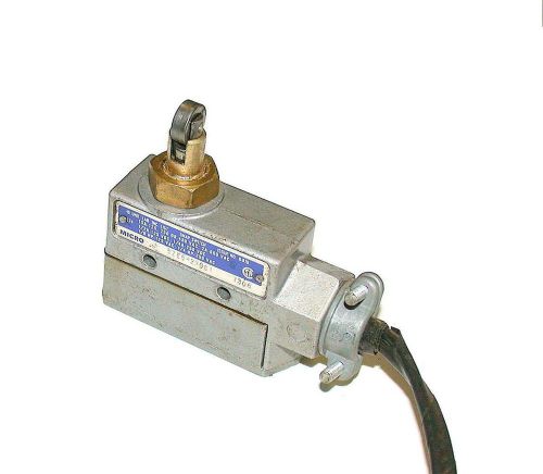 Honeywell micro switch limit switch 15 amp model bze6-2rq81  (2 available) for sale