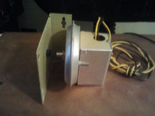 Siebe enviromental controls, duct pressure switch hvac for sale