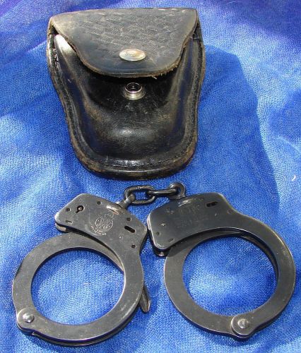SMITH &amp; WESSON M-100 HANDCUFFS ~ NO KEY ~ + ALAMO BRAIDED LEATHER CASE