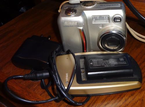 NIKON COOL PIX 775 -ELECTRONIC CAMERA