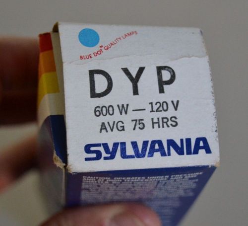 New Old Stock  SYLVANIA PROJECTOR LAMP DYP  600 W - 120 V  AVG 75 HRS