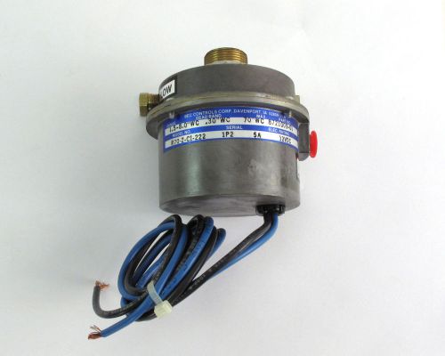 BEC Controls R70-2-CI-222 Differential Pressure Switch 1.5&#034;-8&#034; Water Column NEW