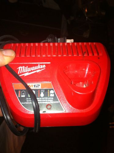 MILWAUKEE M12 , 12V LITHIUM ION CHARGER
