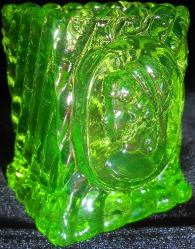 Green Vaseline glass square Cameo toothpick / match holder uranium Canary yellow