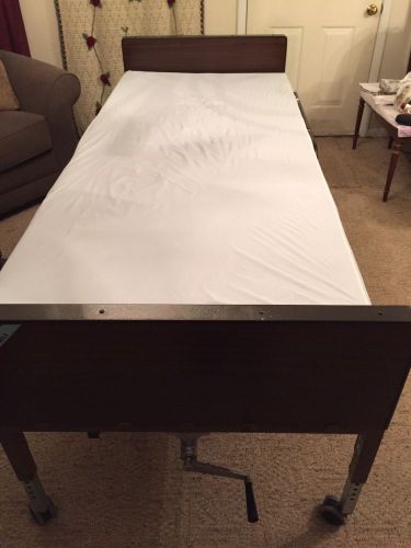 Electric remote control home hospital bed, excellent condition