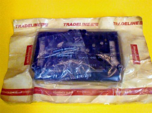 Honeywell Tradeline Q674D1040 Thermostat Sub Base for use with T874A-F ---- NEW!