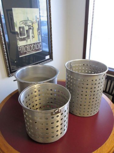 COMMERCIAL COOKWARE - LOT OF 3 - STOCK POT/STRAINERS - NO RESERVE -
