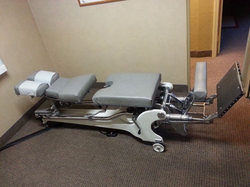 Chiropractic Hylo adjusting table - Zenith 210 with replacement covers!!