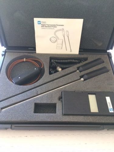 TIF 7000 DIGITAL THERMOMETER /PYROMETER COMPLETE WITH CASE