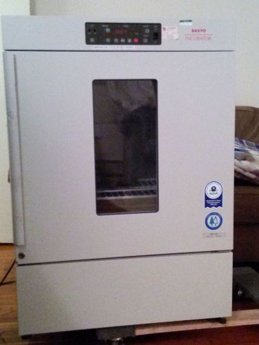 Lab incubator (SANYO MIR 153, Excellent Working Condition)