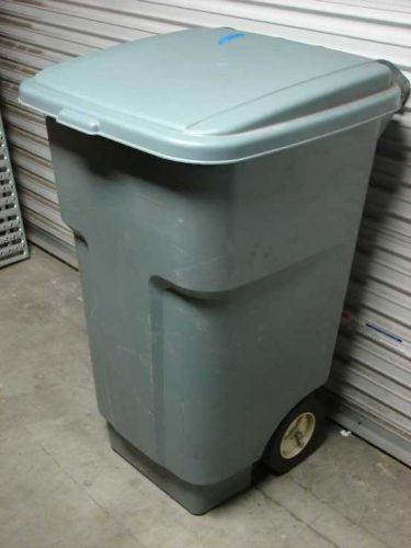 Rubbermaid 3559 trash can roll out waste receptical 50 gallon gray