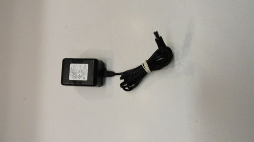 UU5: Medela MODEL U090100D31 9207010 AC/DC Adapter Power Supply