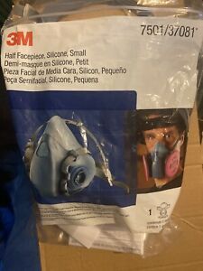 3M Half Facepiece Respirator, 7502, Small, Medium, Large, Comes With 2 Filters!