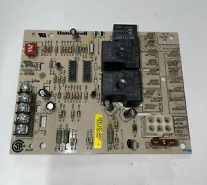 Honeywell ST9120C4057 Furnace Control Circuit Board HQ1011927HW