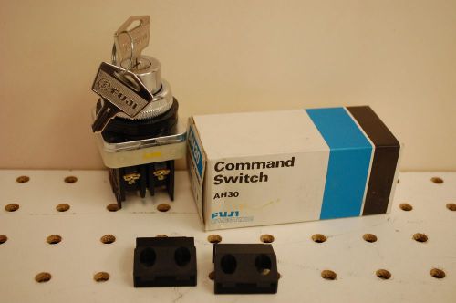 NEW Fuji Electric Keyed Command Switch AH30-J2D11A