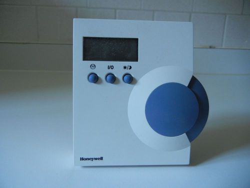 Honeywell T7560B1016 Digital Wall Modules LCD Display Temp/Humidity Sensors