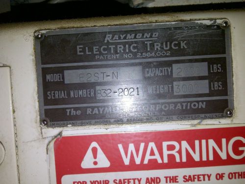 RAYMOND ELECTRIC TRUCK MODEL E2ST-N, SERIAL NUMBER 832-2021