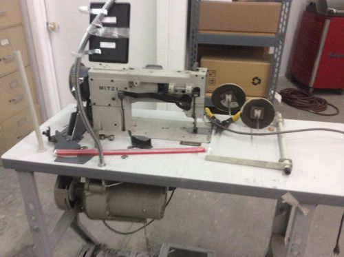 Good condition mechanical Mitzi industrial sewing machine Mod#yu360cts